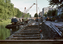 801457 Afbeelding van de werkzaamheden ten behoeve van de aanleg van de spuikoker en de voorgenomen demping van een ...